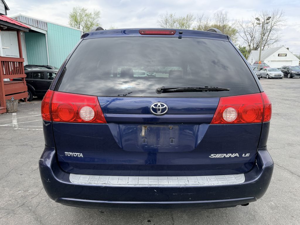 Photo 4 of this TOYOTA SIENNA