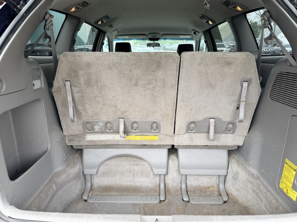 Photo 5 of this TOYOTA SIENNA