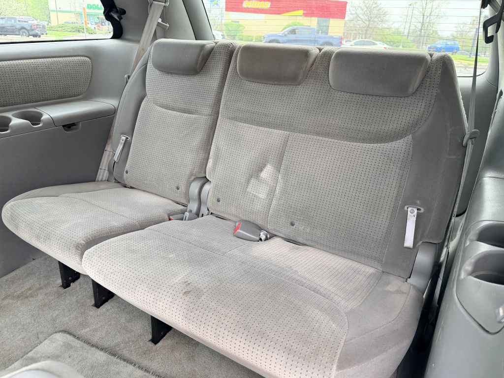 Photo 6 of this TOYOTA SIENNA