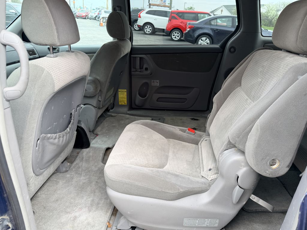Photo 7 of this TOYOTA SIENNA