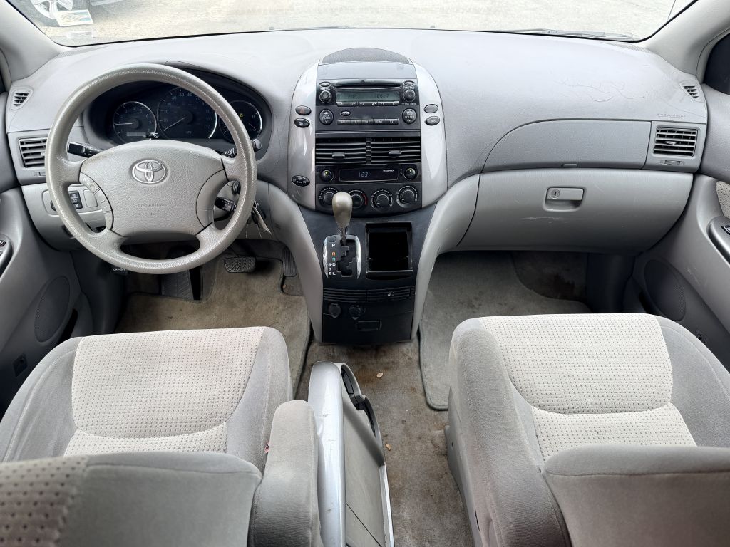 Photo 8 of this TOYOTA SIENNA