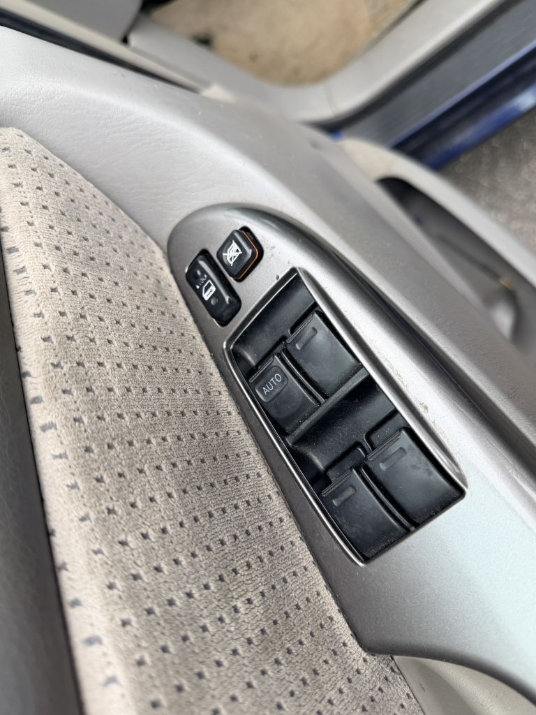 Photo 9 of this TOYOTA SIENNA