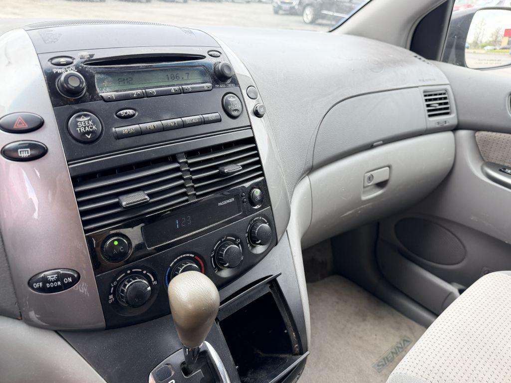 Photo 12 of this TOYOTA SIENNA