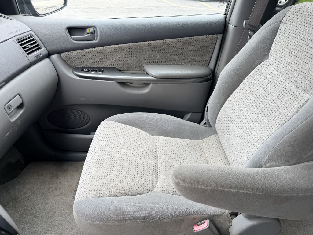 Photo 13 of this TOYOTA SIENNA