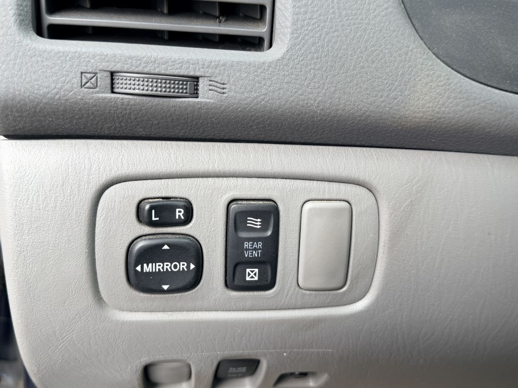 Photo 14 of this TOYOTA SIENNA