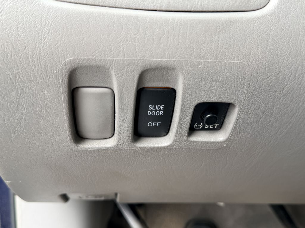 Photo 15 of this TOYOTA SIENNA
