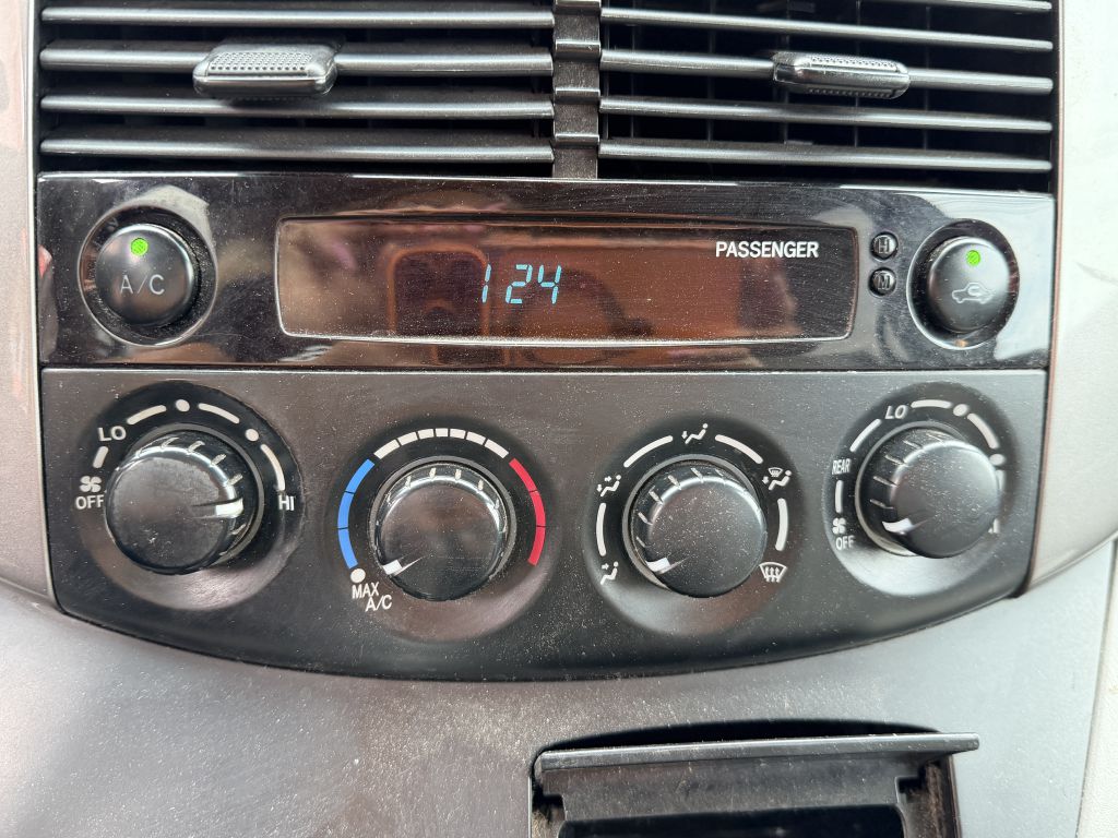 Photo 21 of this TOYOTA SIENNA