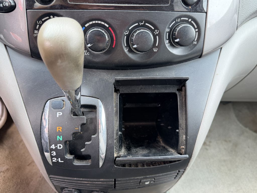 Photo 22 of this TOYOTA SIENNA