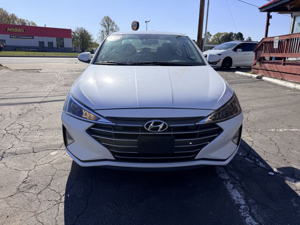 Photo 2 of this HYUNDAI ELANTRA