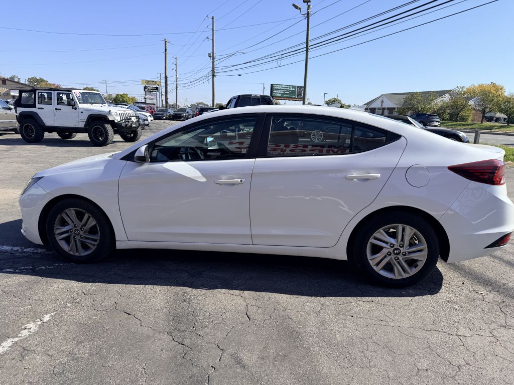 Photo 3 of this HYUNDAI ELANTRA