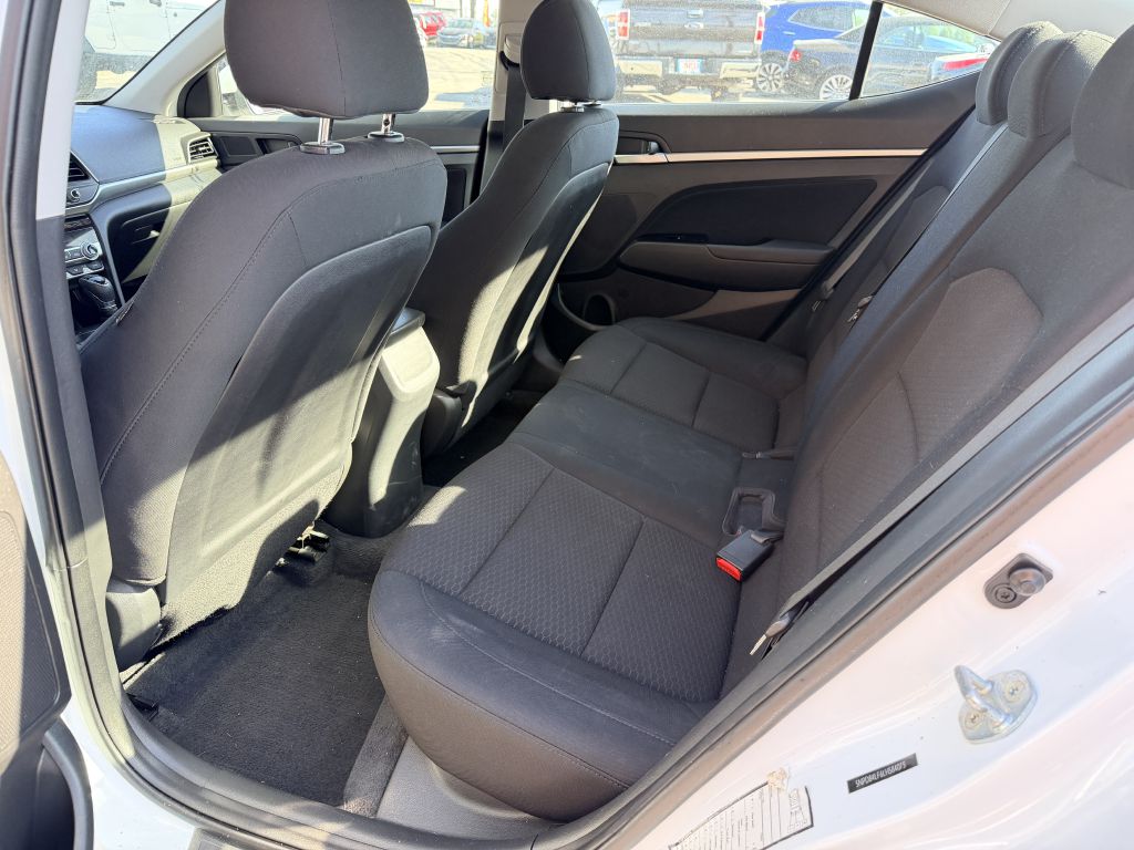 Photo 5 of this HYUNDAI ELANTRA