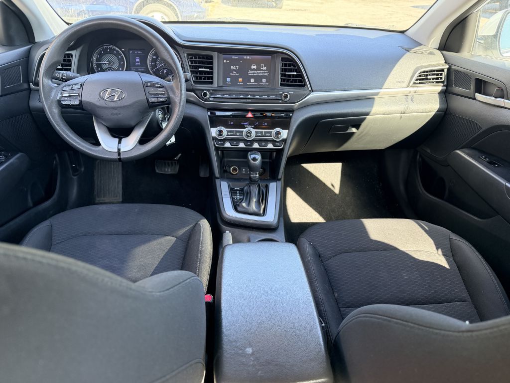 Photo 6 of this HYUNDAI ELANTRA