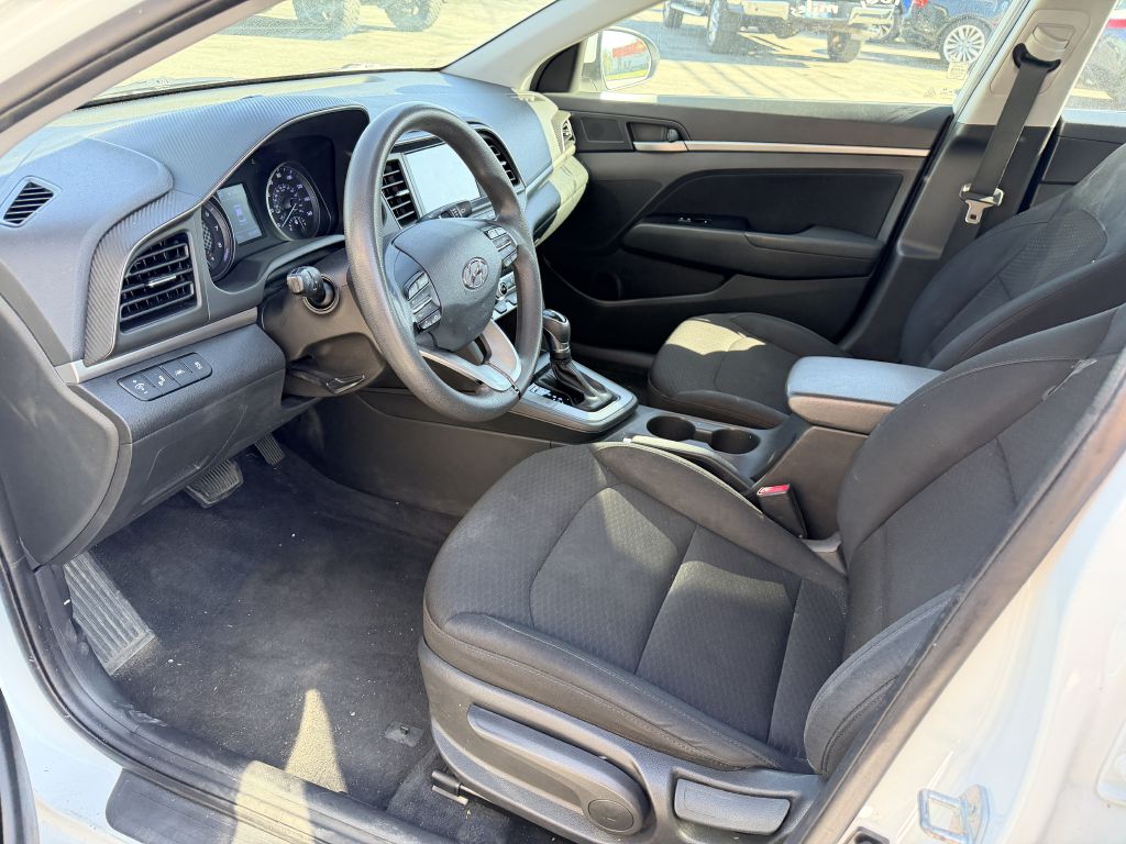 Photo 8 of this HYUNDAI ELANTRA