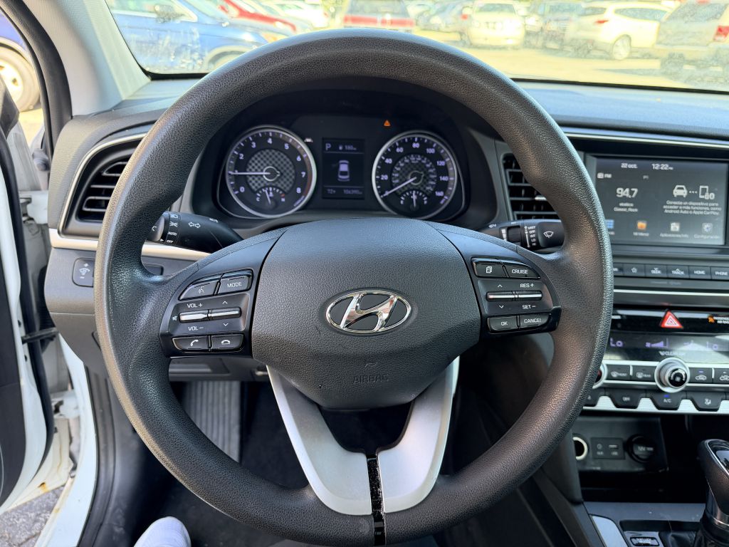 Photo 9 of this HYUNDAI ELANTRA