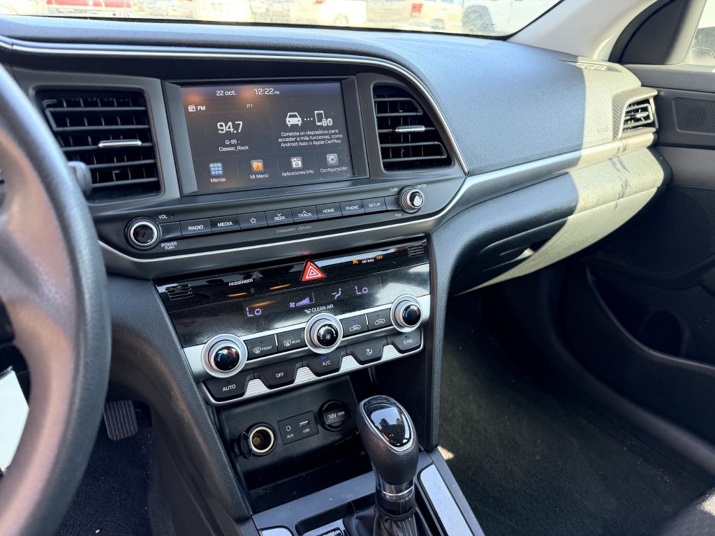 Photo 10 of this HYUNDAI ELANTRA
