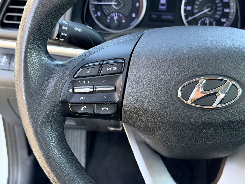 Photo 13 of this HYUNDAI ELANTRA