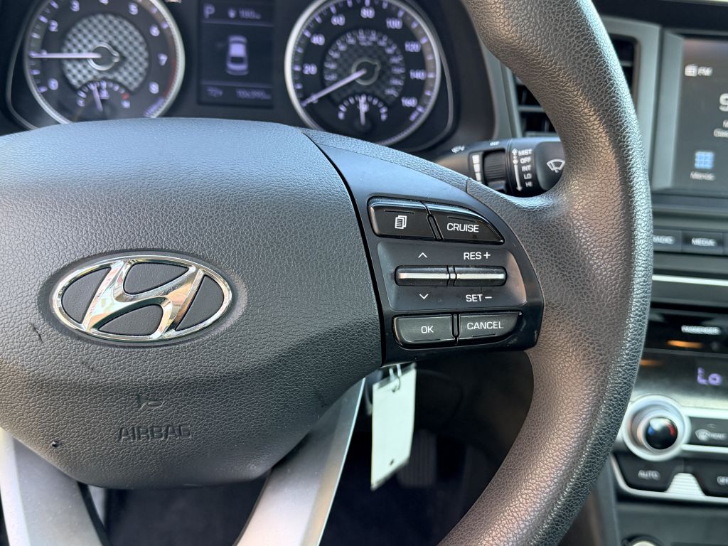 Photo 14 of this HYUNDAI ELANTRA