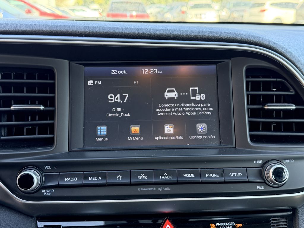 Photo 16 of this HYUNDAI ELANTRA