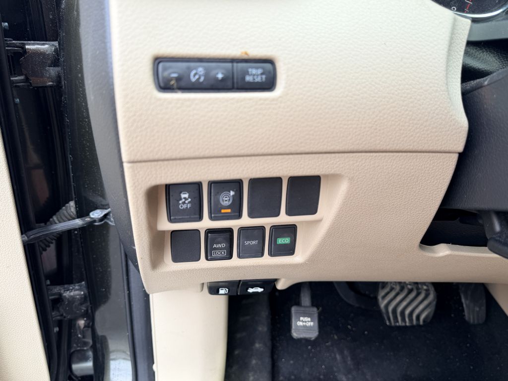 Photo 13 of this NISSAN ROGUE