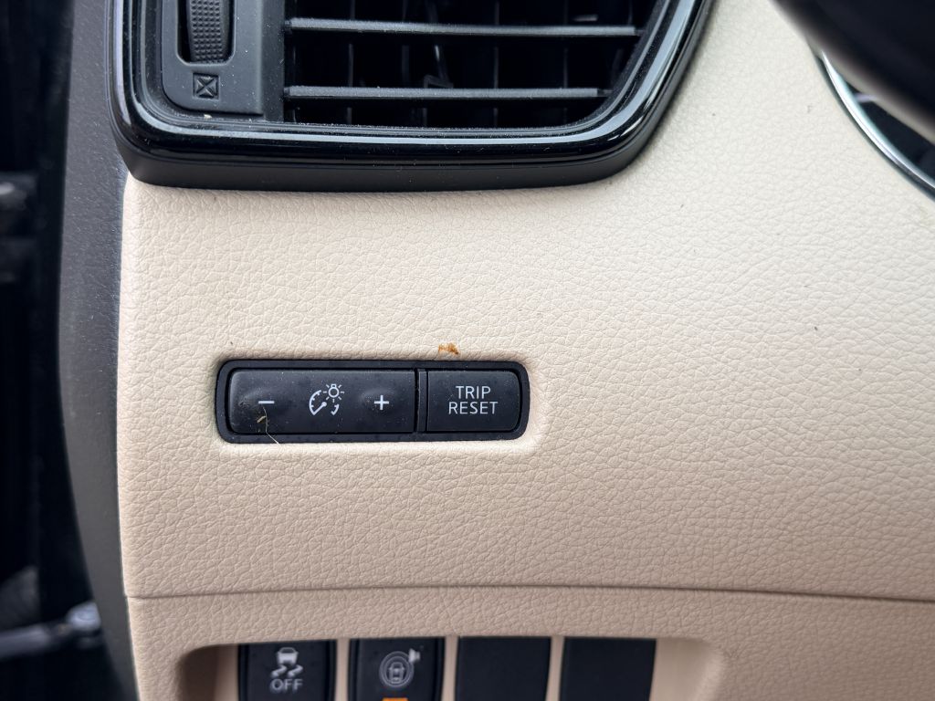Photo 14 of this NISSAN ROGUE
