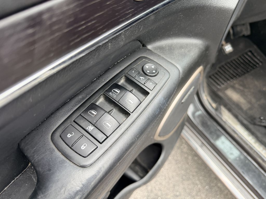 Photo 9 of this JEEP GRAND CHEROKEE