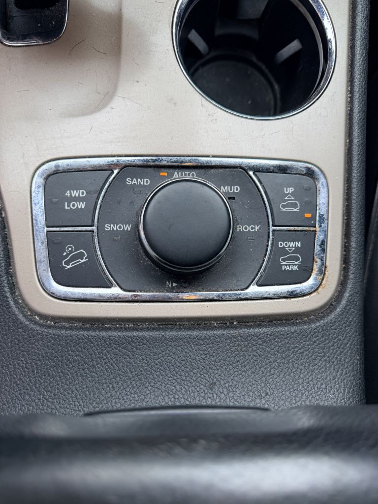 Photo 21 of this JEEP GRAND CHEROKEE