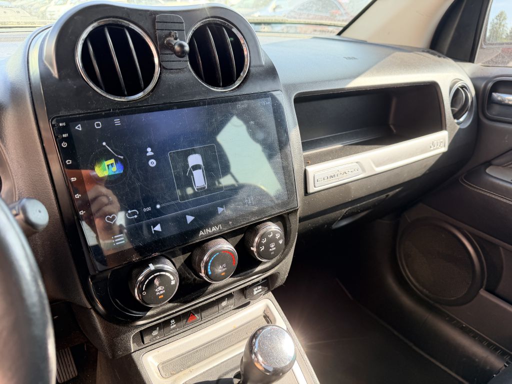 Photo 11 of this JEEP COMPASS