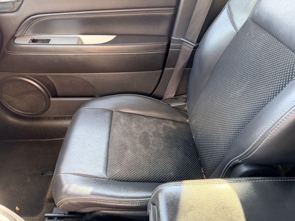 Photo 12 of this JEEP COMPASS