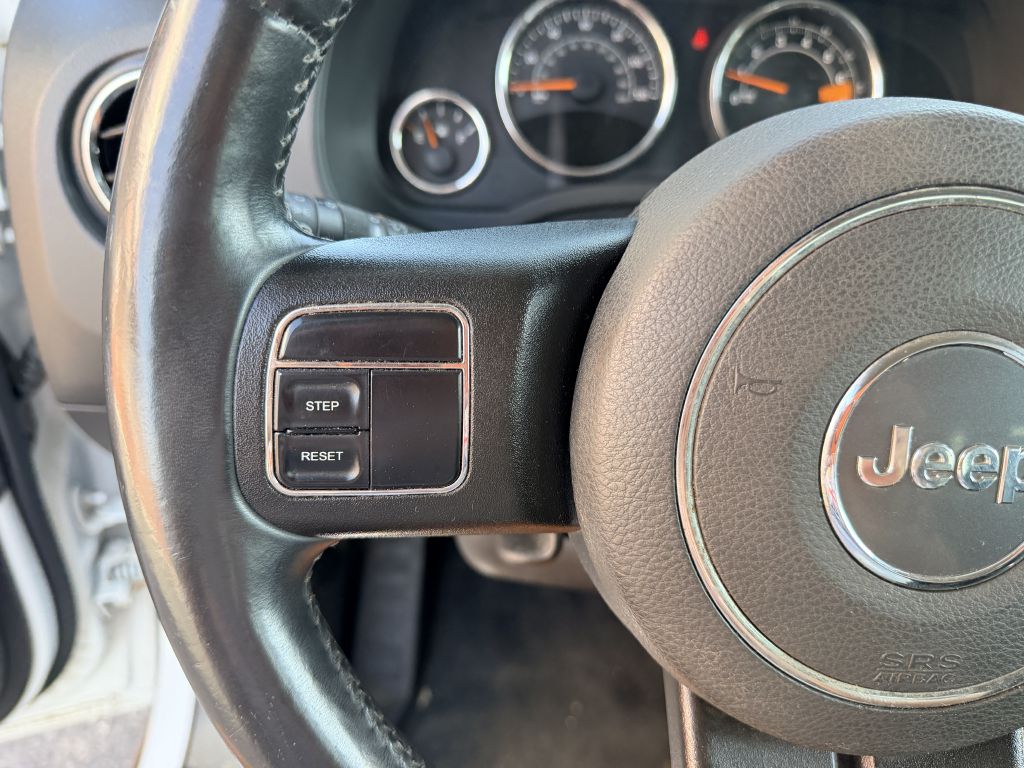 Photo 13 of this JEEP COMPASS