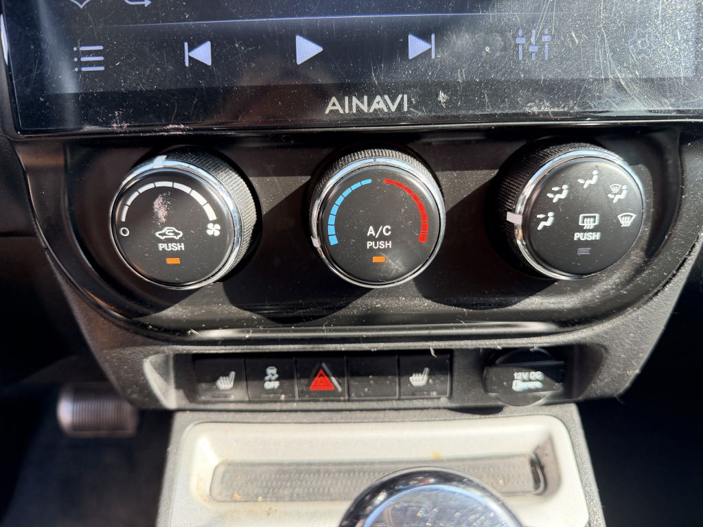 Photo 17 of this JEEP COMPASS