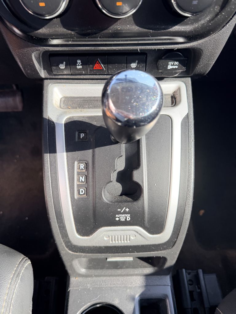 Photo 18 of this JEEP COMPASS