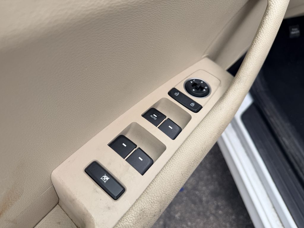Photo 8 of this HYUNDAI SONATA