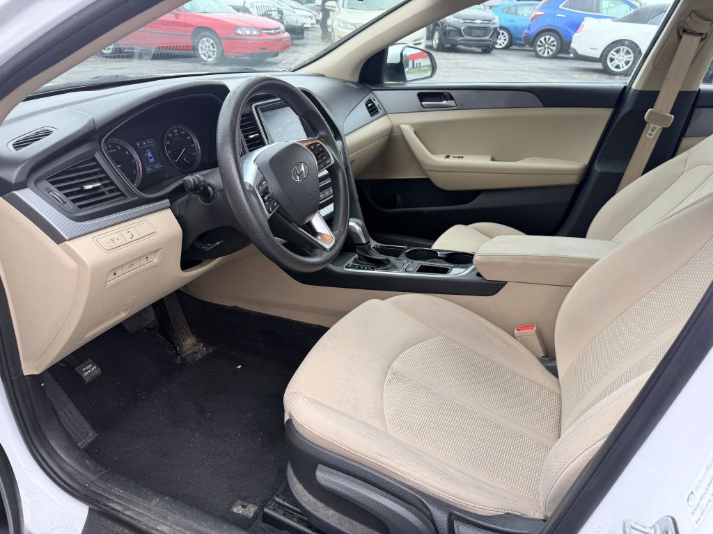 Photo 9 of this HYUNDAI SONATA