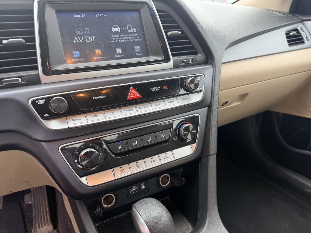 Photo 11 of this HYUNDAI SONATA