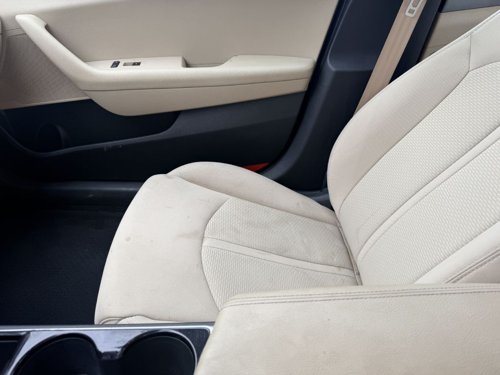 Photo 12 of this HYUNDAI SONATA