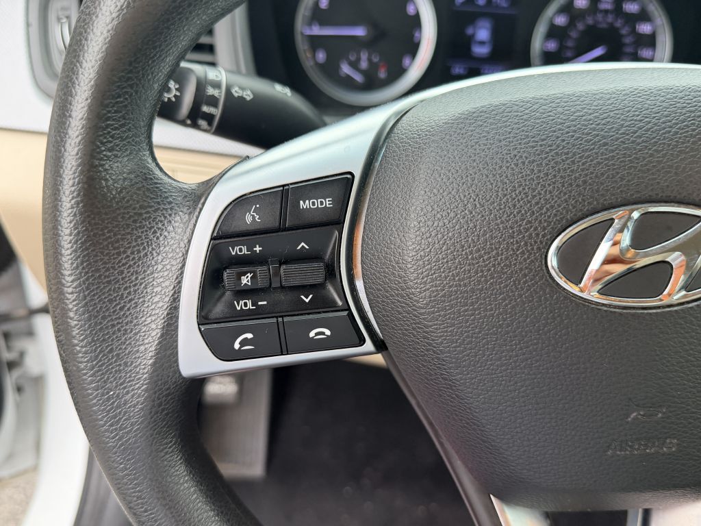 Photo 14 of this HYUNDAI SONATA