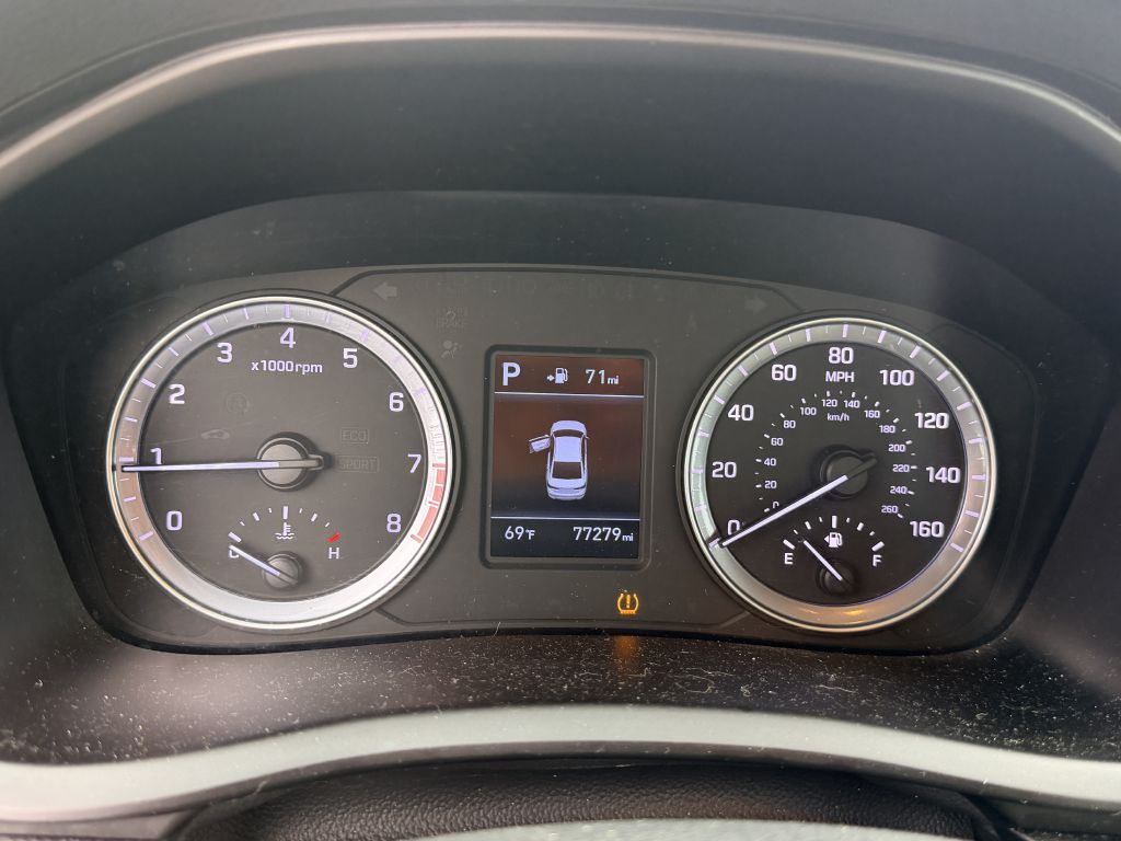 Photo 16 of this HYUNDAI SONATA