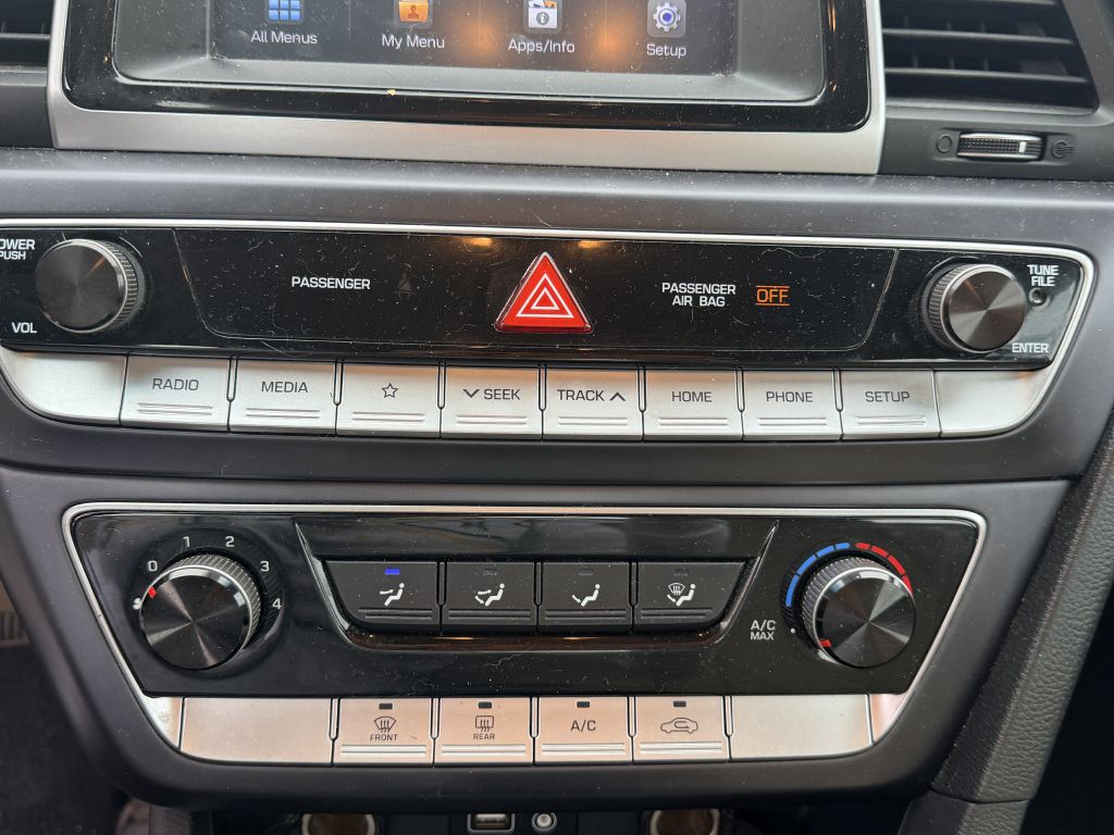 Photo 18 of this HYUNDAI SONATA