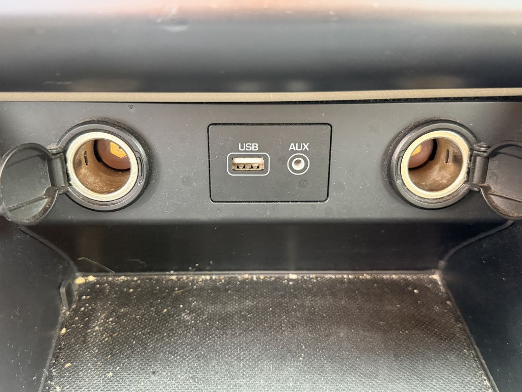 Photo 19 of this HYUNDAI SONATA