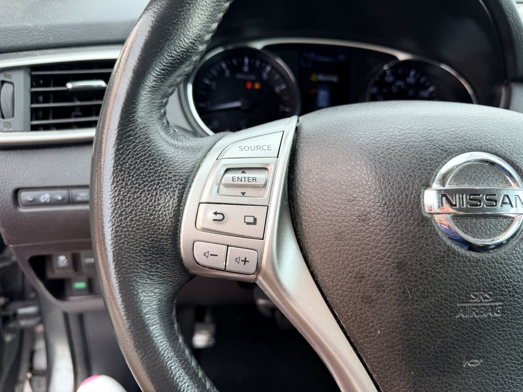 Photo 14 of this NISSAN ROGUE
