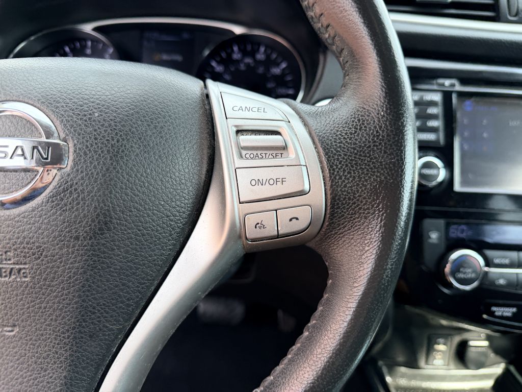 Photo 15 of this NISSAN ROGUE