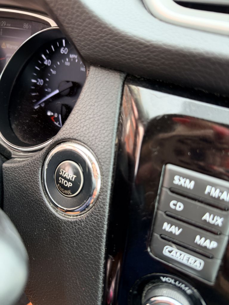 Photo 21 of this NISSAN ROGUE