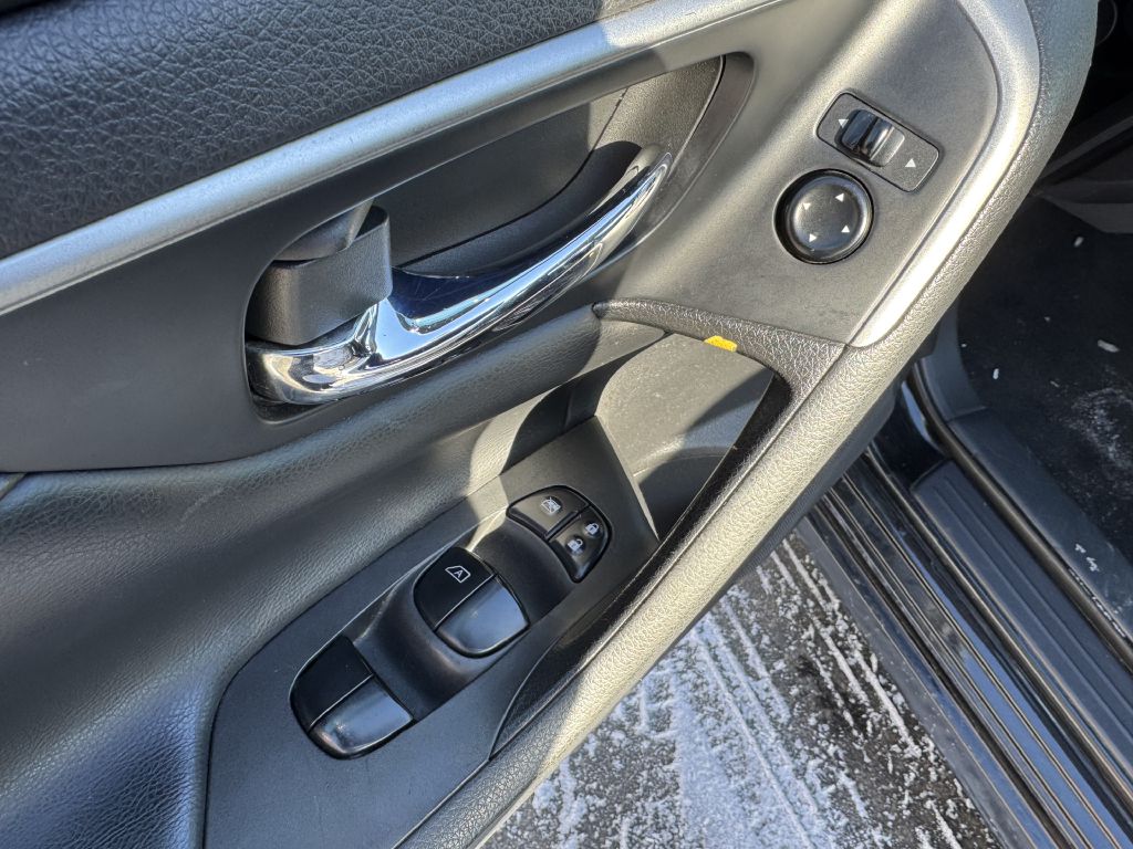 Photo 8 of this NISSAN ALTIMA