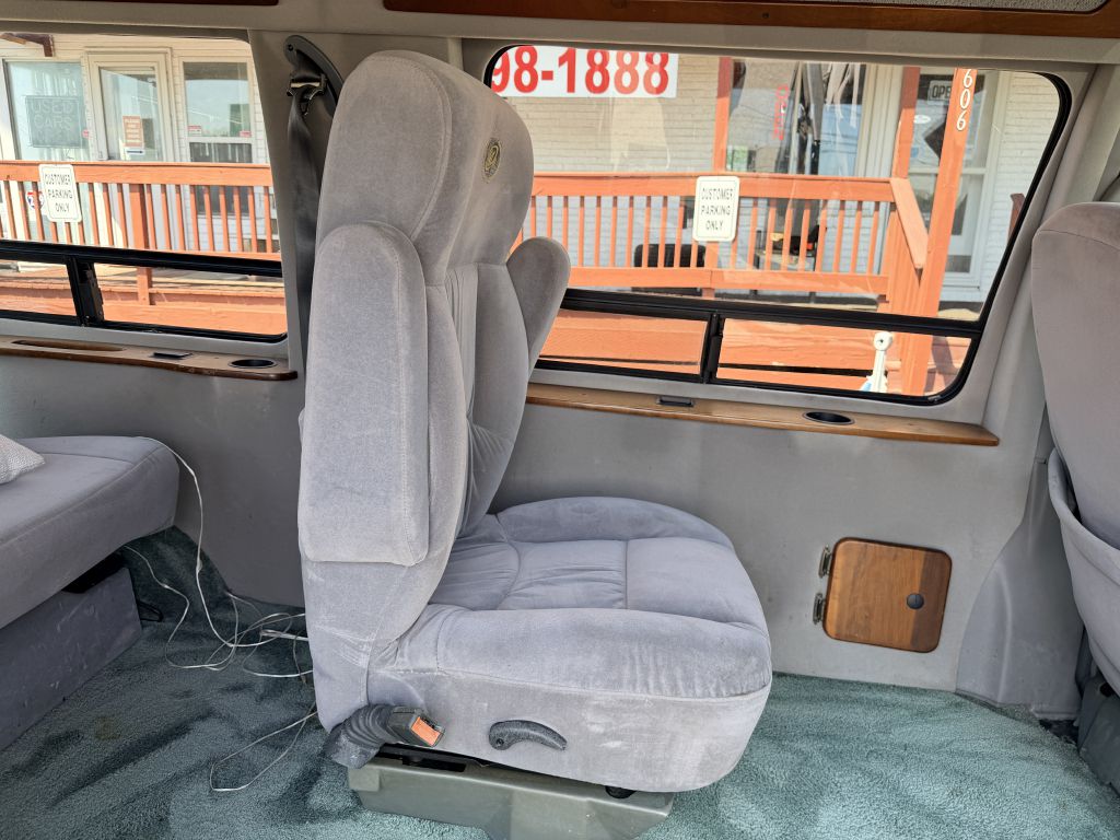 Photo 19 of this FORD ECONOLINE