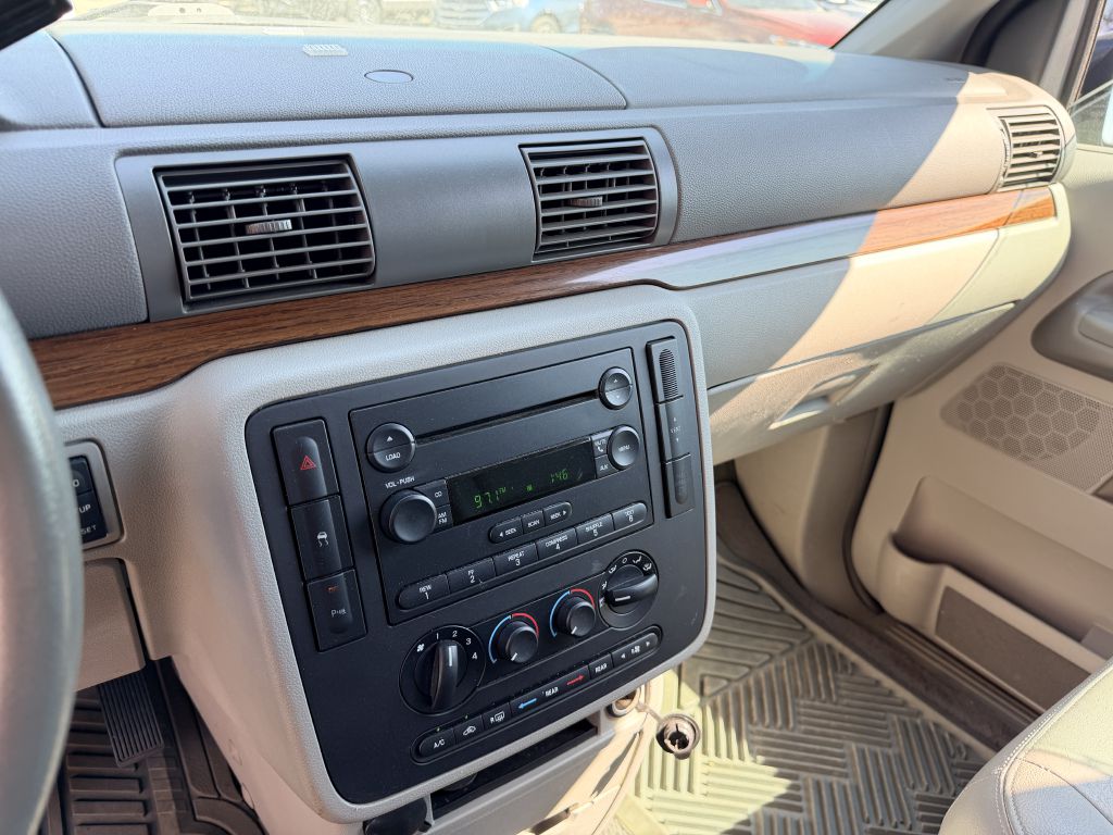 Photo 12 of this FORD FREESTAR
