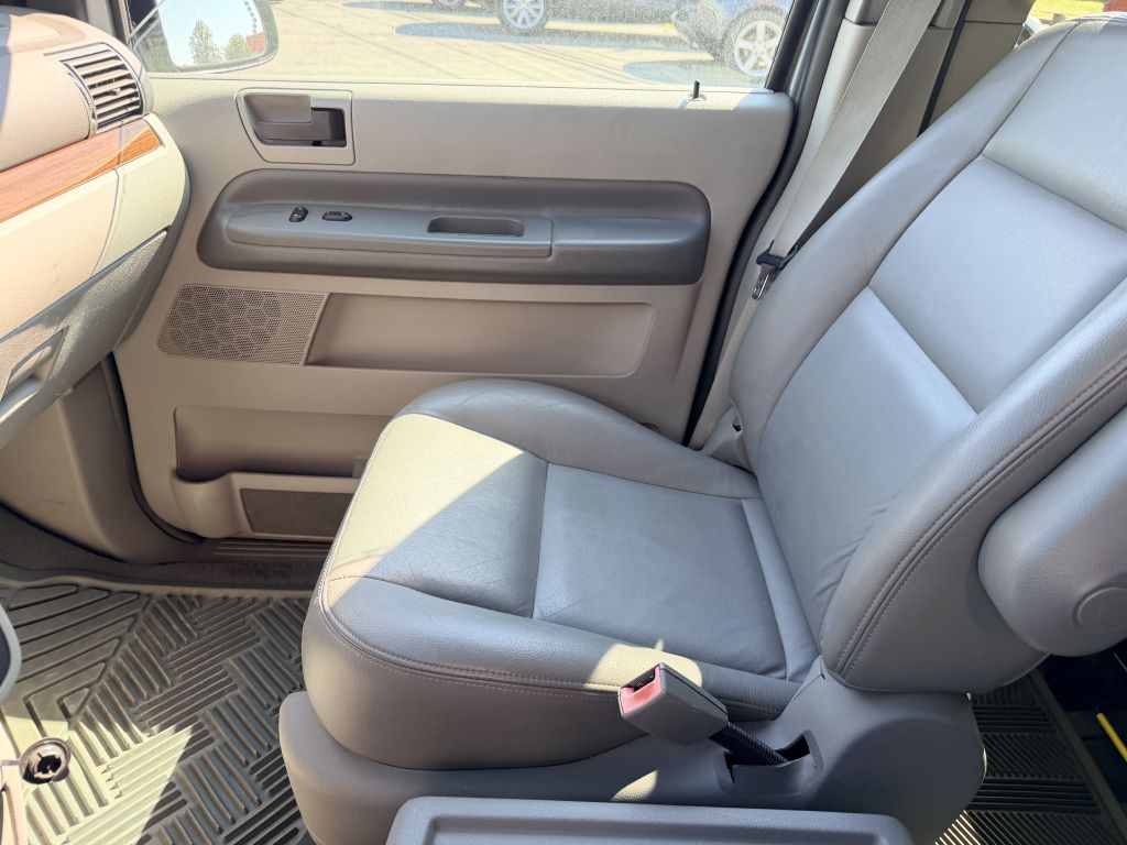 Photo 13 of this FORD FREESTAR