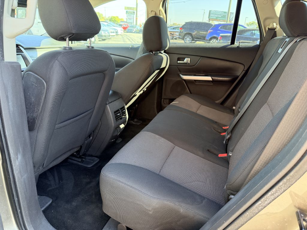 Photo 6 of this FORD EDGE