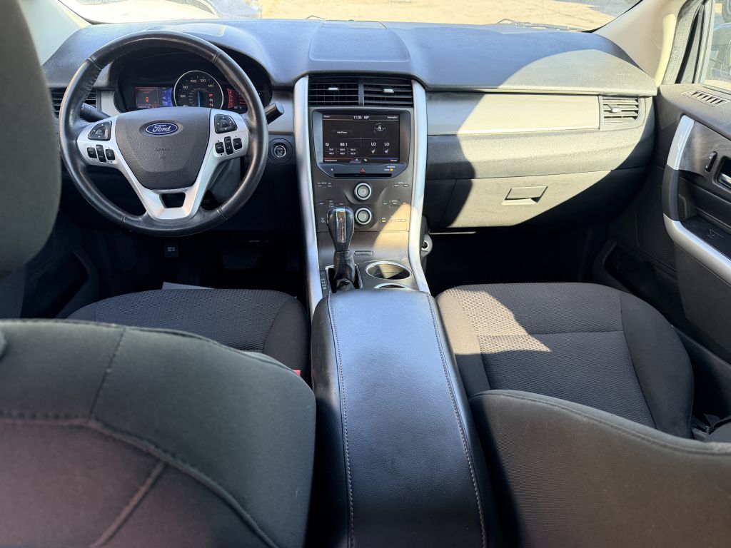 Photo 7 of this FORD EDGE