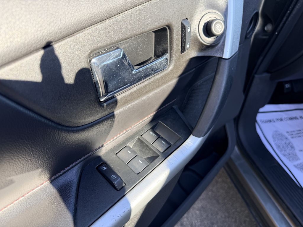 Photo 8 of this FORD EDGE
