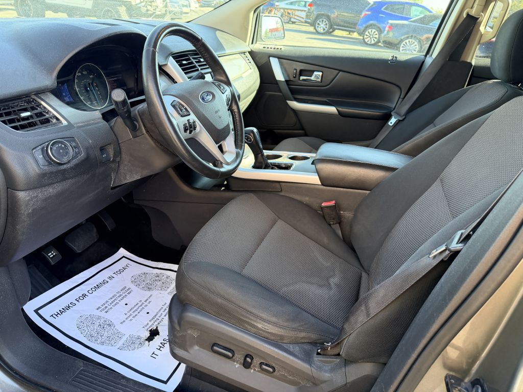 Photo 9 of this FORD EDGE